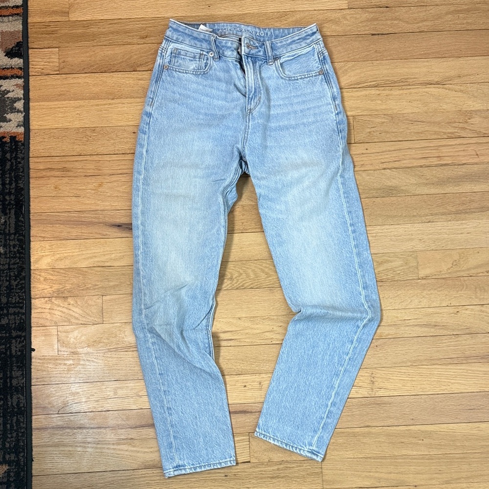 American Eagle Strigid Mom Jean light wash size 0
